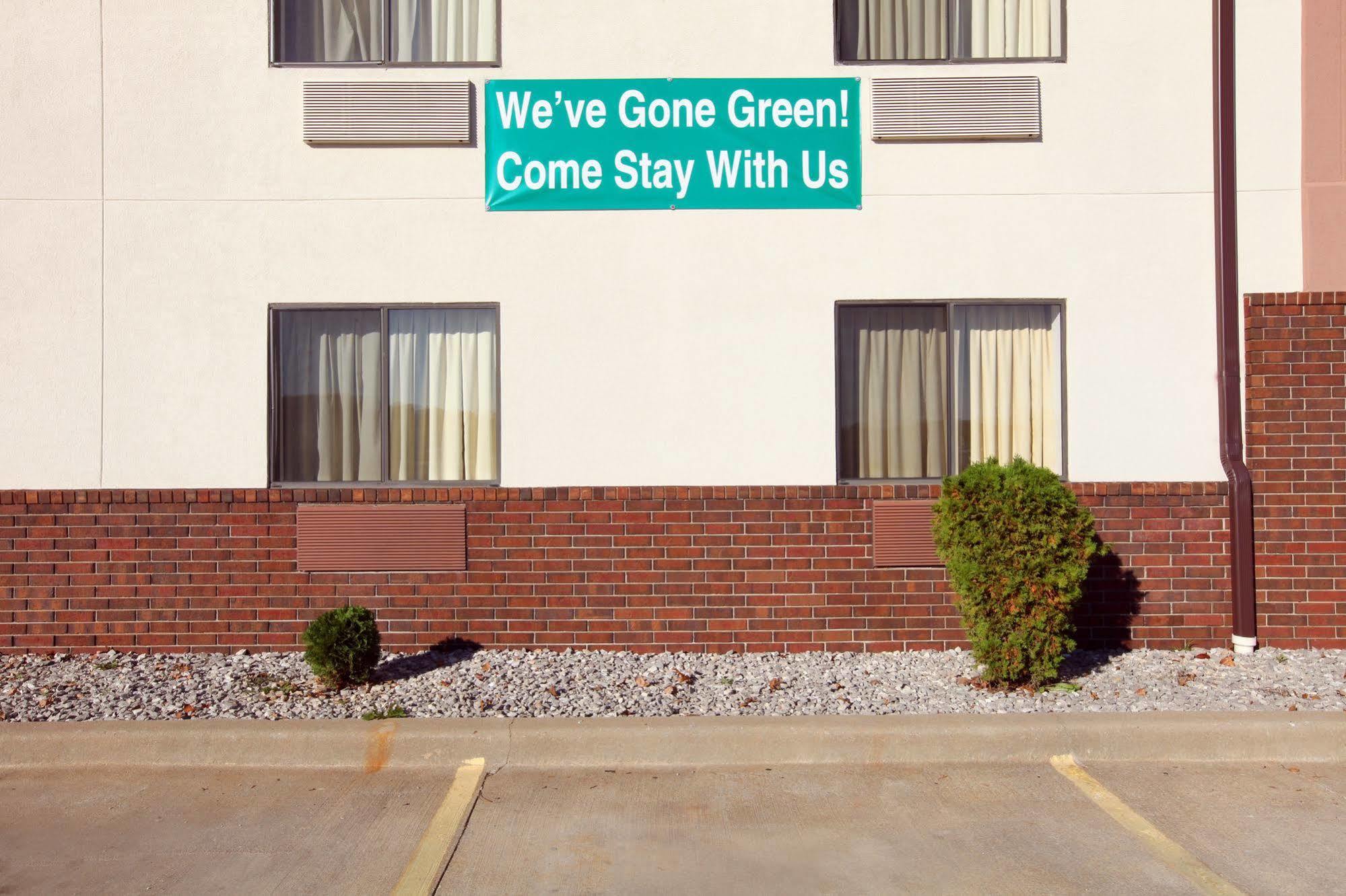Americas Best Value Inn & Suites Cassville Roaring River Exterior foto